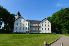 Гостиница Jadgschloss zu Hohen Niendorf  Басторф